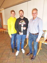 005003 Nachgereicht bekam Tobias Pioch den Klaus-J&uuml;rgen Kuhn Pokal, da dieser am Vatertag nicht da war.